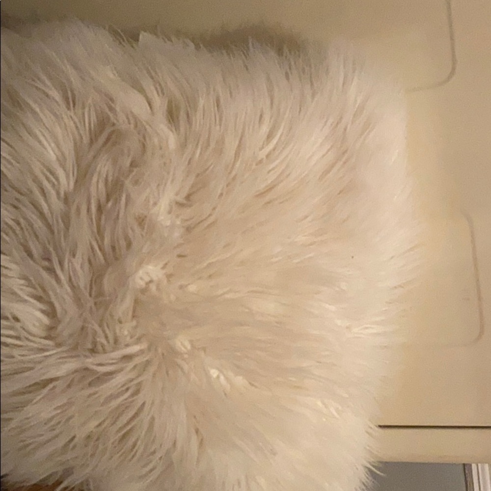 Shaggy pillow